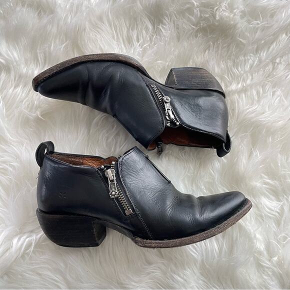 Frye | Womens Sacha Moto Shootie Short Ankle Booties Boot Black Leather Snip Toe - Picture 4 of 11